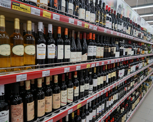 Из-за неоплаты штрафов магазинам отказывают в получении лицензий на алкоголь